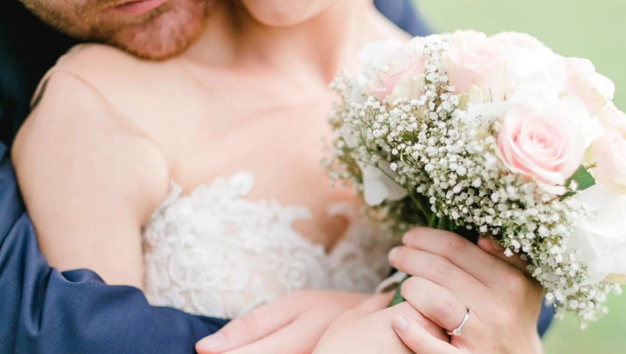Bride holding a soft pink bouquet